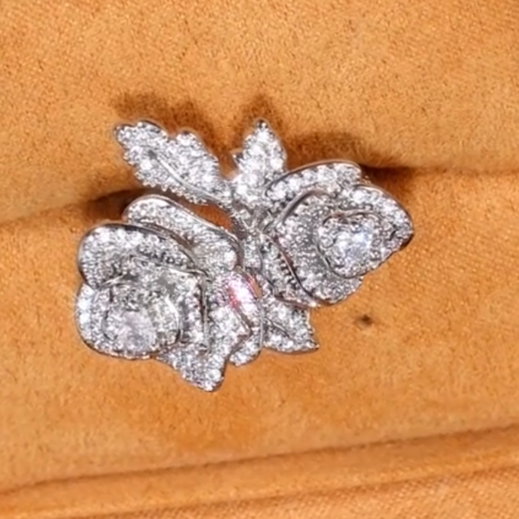 Claire's rose ring - Picture 2 of 3